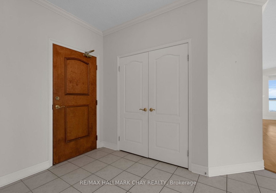 2-street-barrie-ontario-s12236637