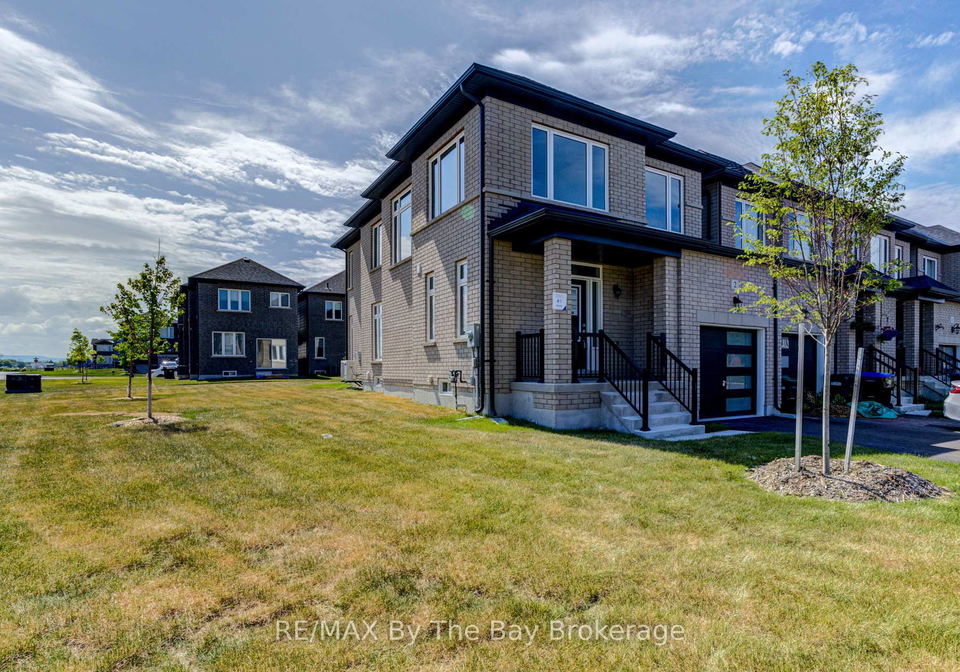 2-autumn-drive-wasaga-beach-ontario-s12244504