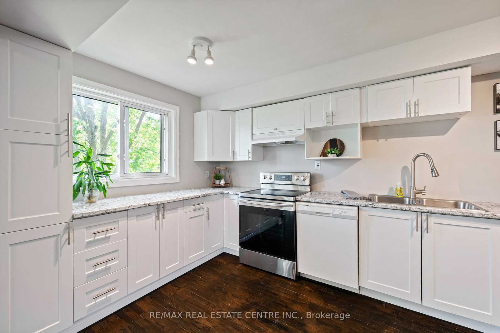30-loggers-run-barrie-ontario-s12245589
