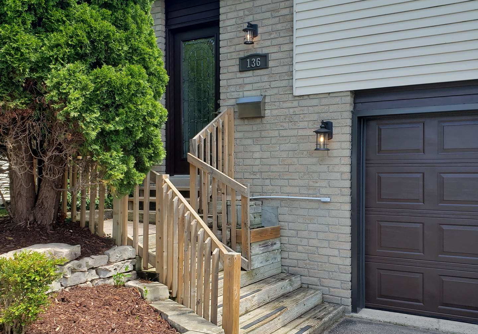 136-hickling-trail-barrie-ontario-s12252178