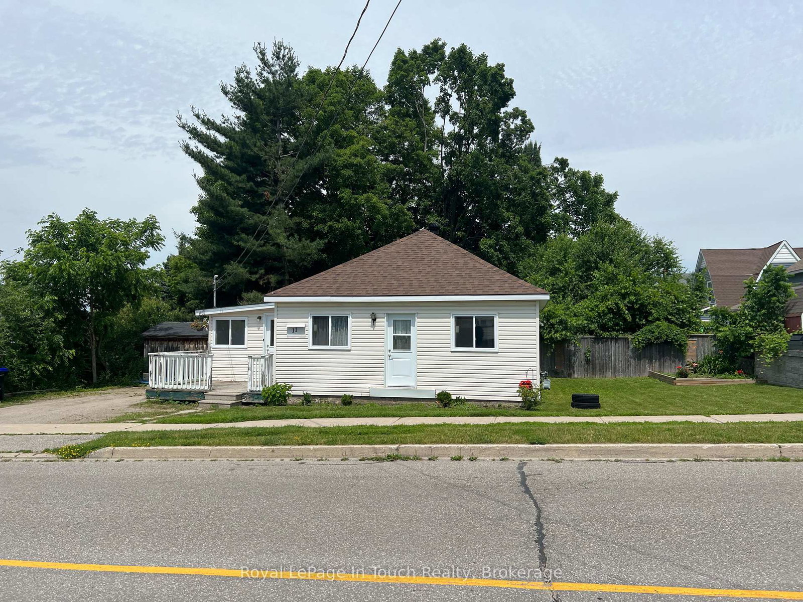 11-edward-street-penetanguishene-ontario-s12255087