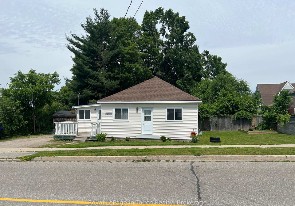 11-edward-street-penetanguishene-ontario-s12255087