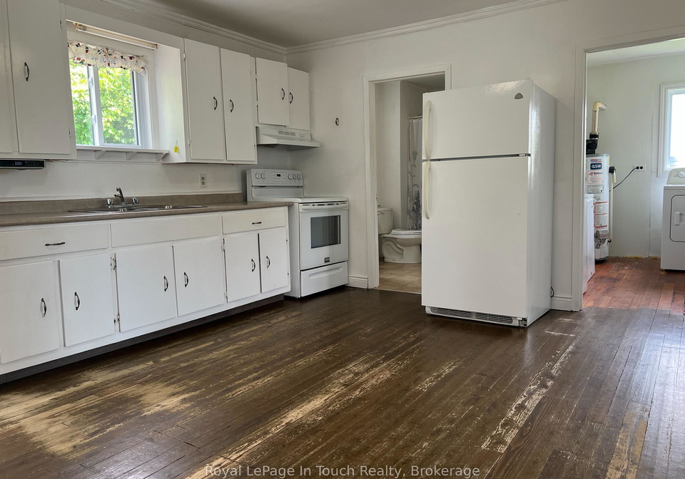 11-edward-street-penetanguishene-ontario-s12255087