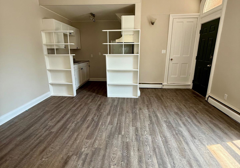 4-street-barrie-ontario-s12263080