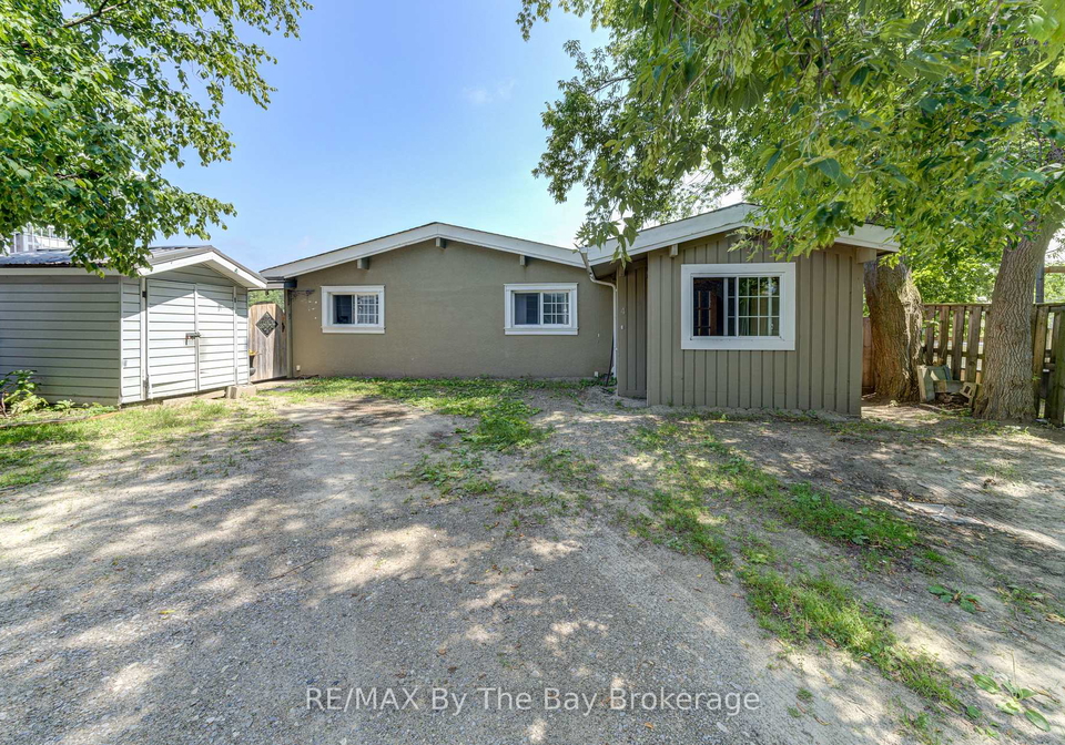 83mosley-street-wasaga-beach-ontario-s12274513