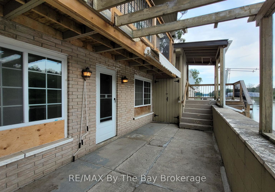 83mosley-street-wasaga-beach-ontario-s12274513