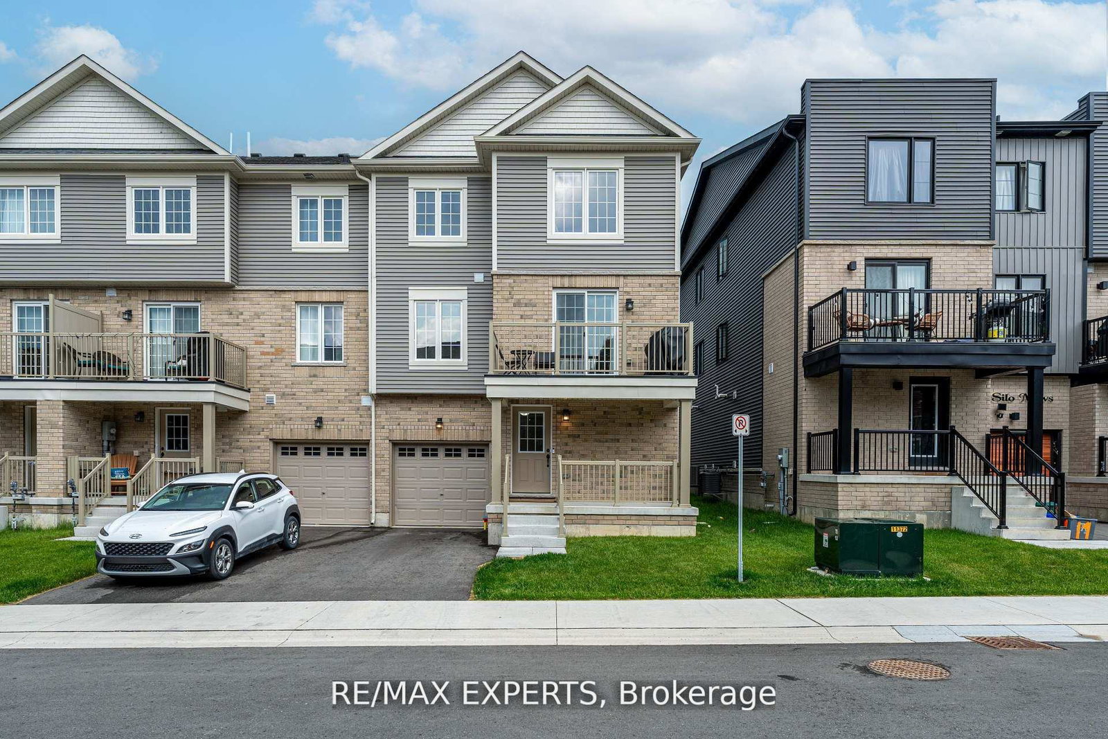 16-silo-mews-barrie-ontario-s12299678