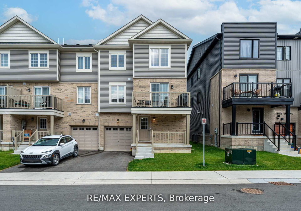 16-silo-mews-barrie-ontario-s12299678