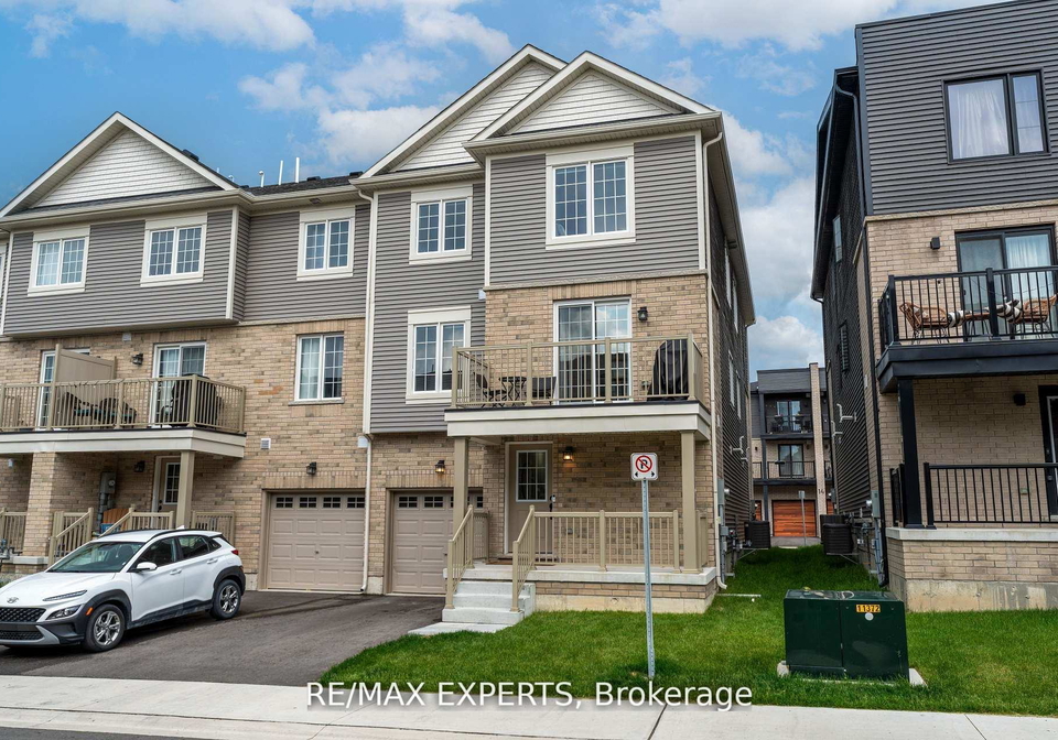 16-silo-mews-barrie-ontario-s12299678