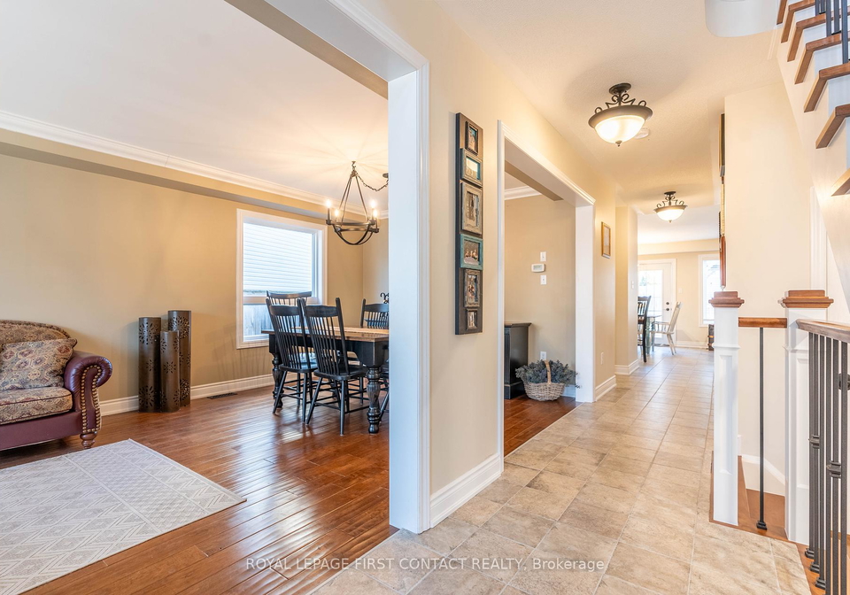 7-counsellor-terrace-barrie-ontario-s12301022