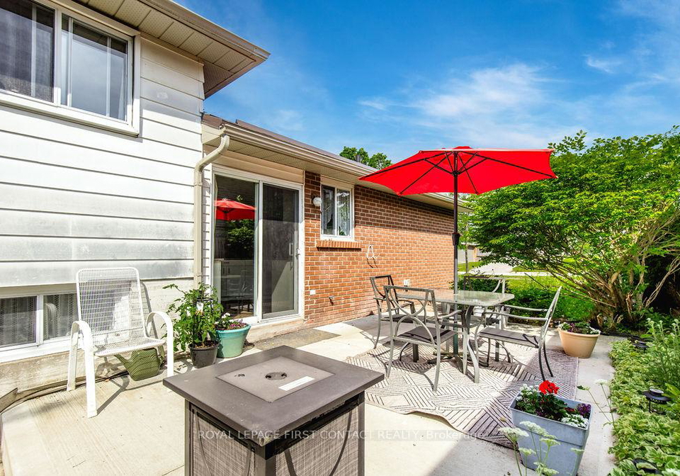 33-roslyn-road-barrie-ontario-s12304680