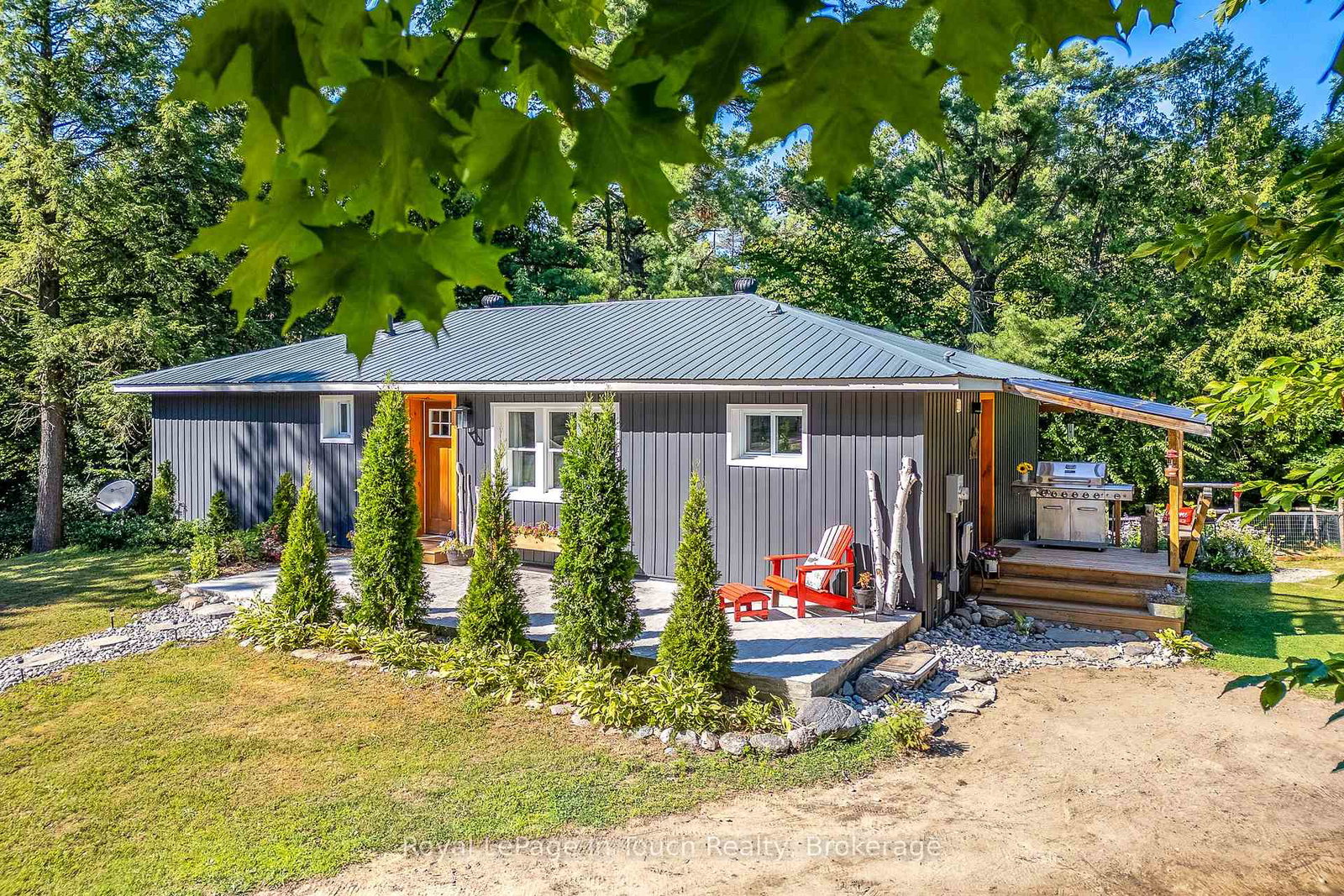 7189-93-highway-tay-ontario-s12304809