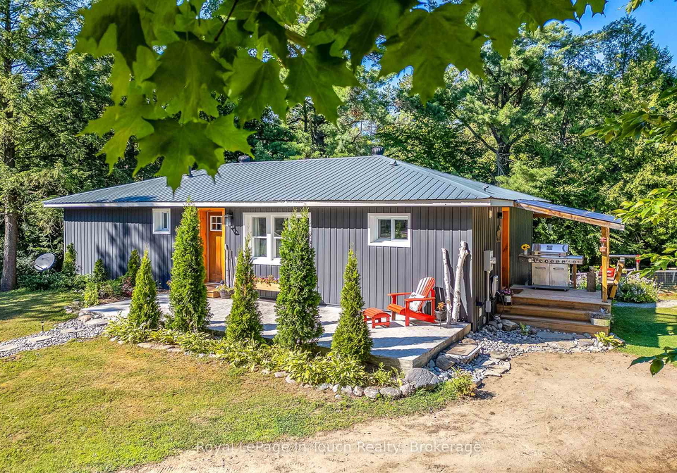 7189-93-highway-tay-ontario-s12304809