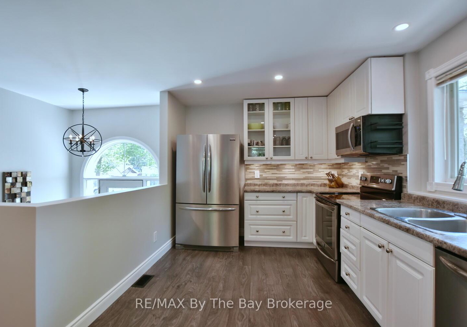 34-glendale-avenue-wasaga-beach-ontario-s12312373