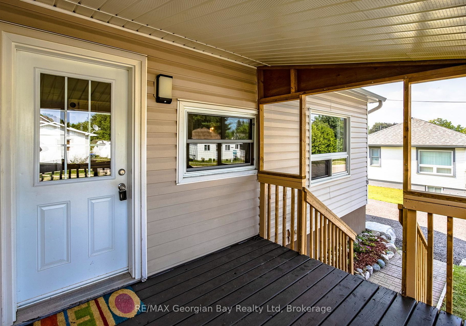16-edward-street-penetanguishene-ontario-s12321158