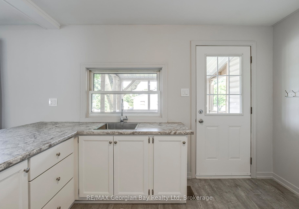 16-edward-street-penetanguishene-ontario-s12321158