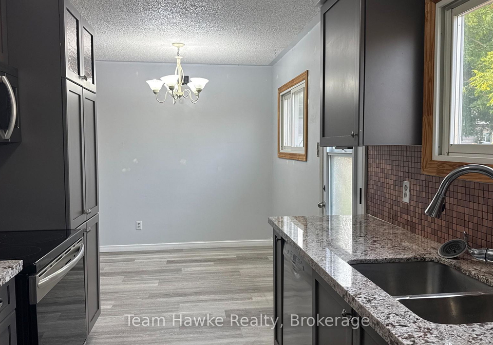 6-beaumaur-drive-penetanguishene-ontario-s12332395