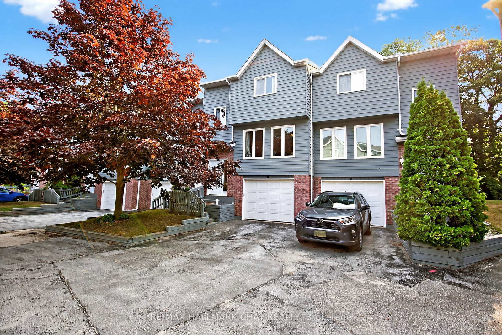 baker-street-wasaga-beach-ontario-s12333419