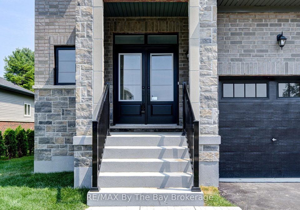 13-emerald-street-wasaga-beach-ontario-s12335119