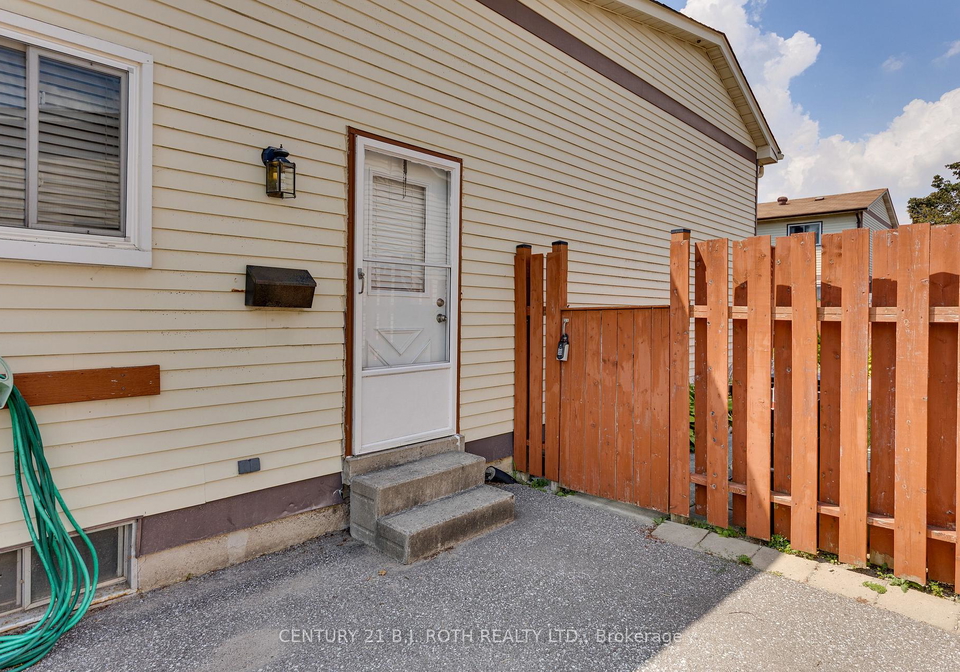 55a-chaucer-crescent-barrie-ontario-s12338798