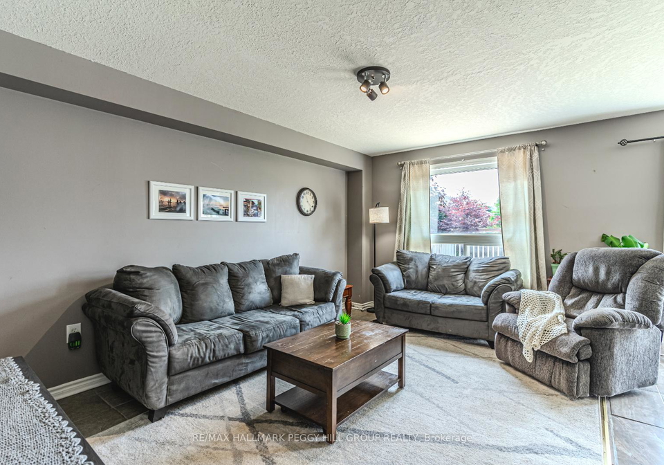 9-buggs-gate-barrie-ontario-s12346824
