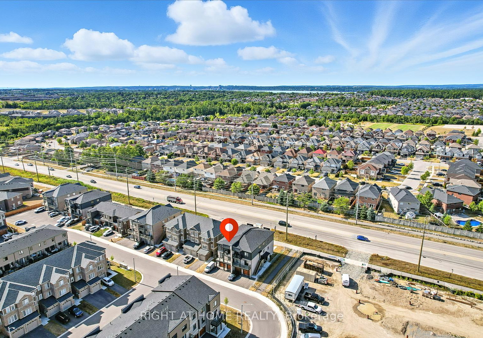 5pumpkin-corner-crescent-barrie-ontario-s12358060