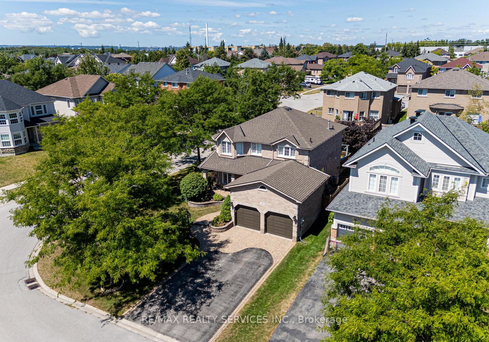 22-sovereigns-gate-barrie-ontario-s12362084