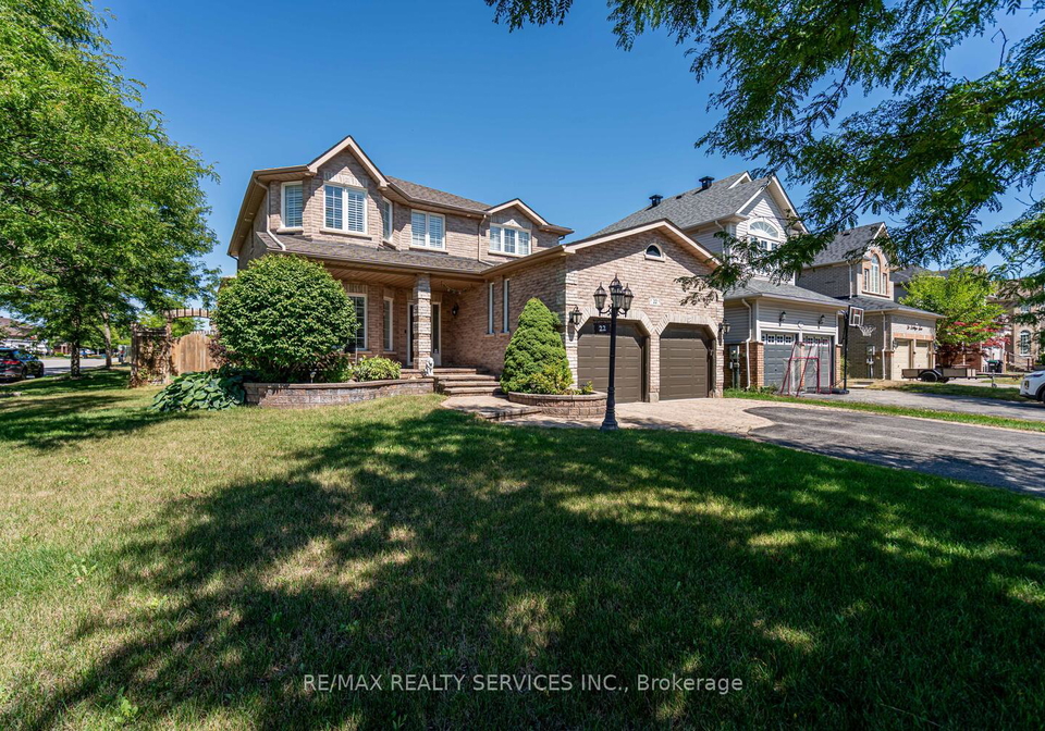 22-sovereigns-gate-barrie-ontario-s12362084