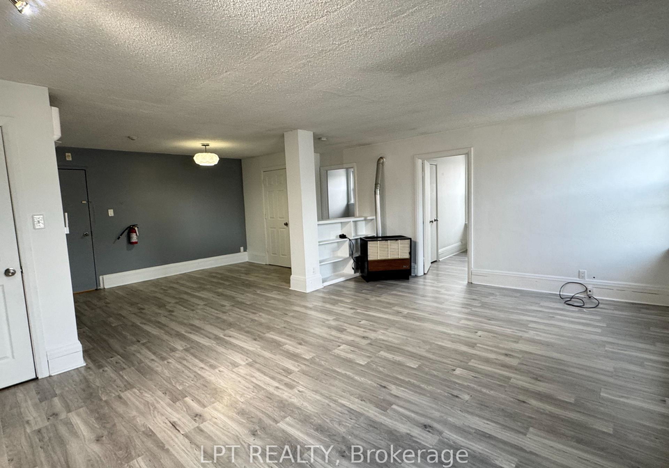 queen-street-w-springwater-ontario-s12365652