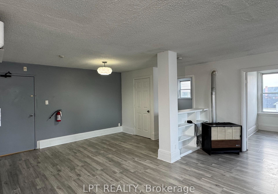 queen-street-w-springwater-ontario-s12365652