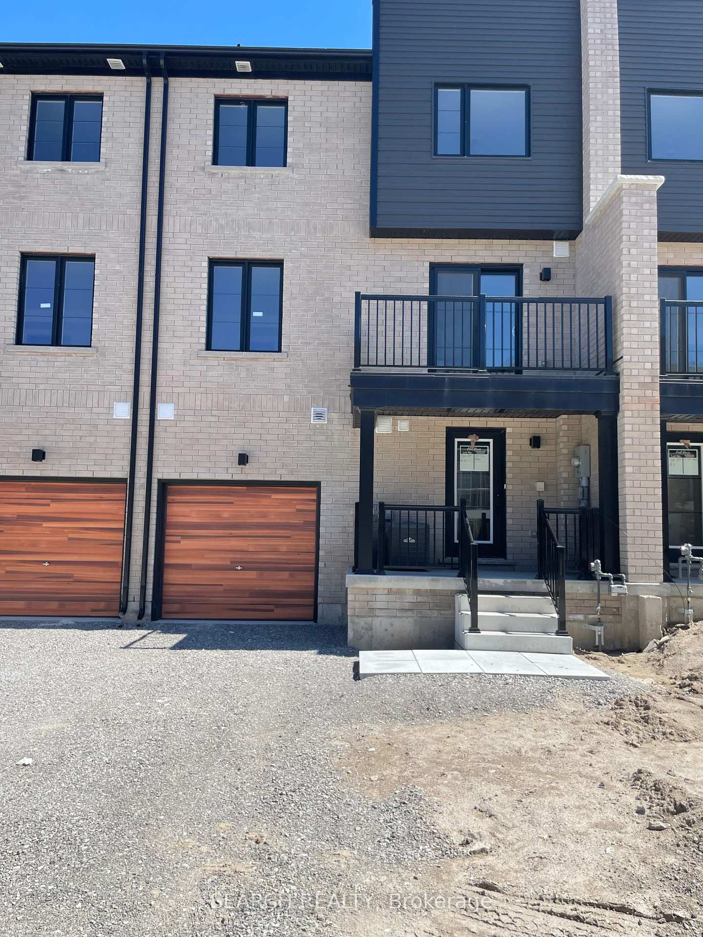 10-silo-mews-barrie-ontario-s12366089