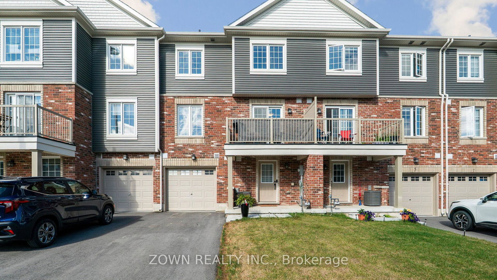 3-silo-mews-barrie-ontario-s12371765