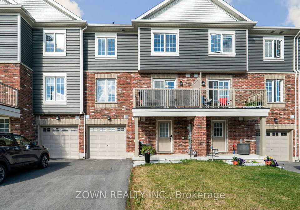 3-silo-mews-barrie-ontario-s12371765