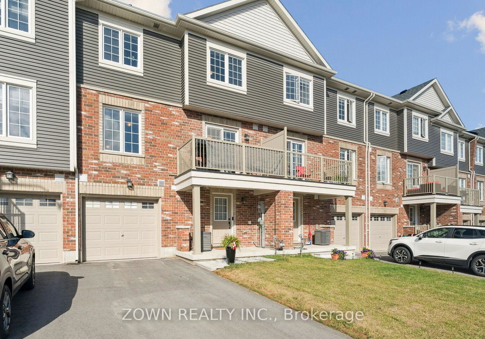 3-silo-mews-barrie-ontario-s12371765