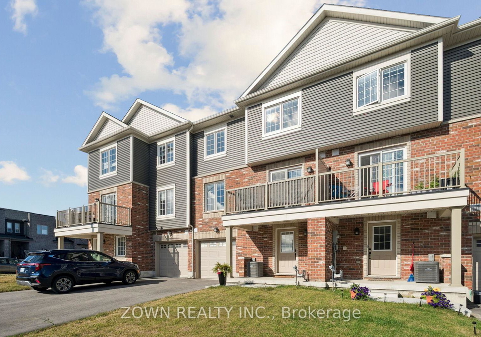 3-silo-mews-barrie-ontario-s12371765