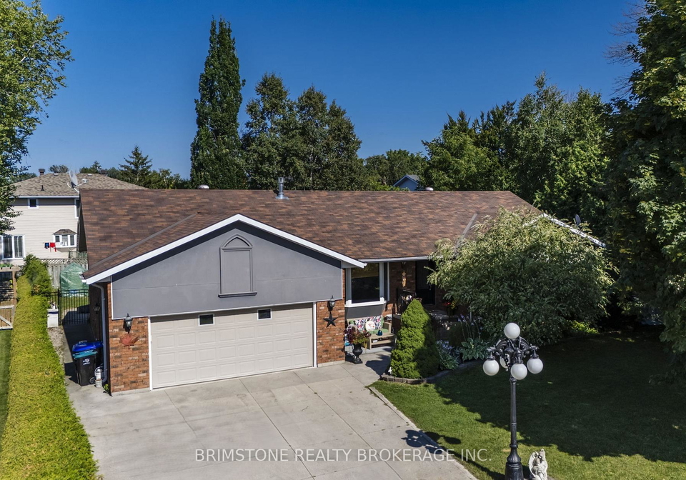 16-smart-court-collingwood-ontario-s12374729