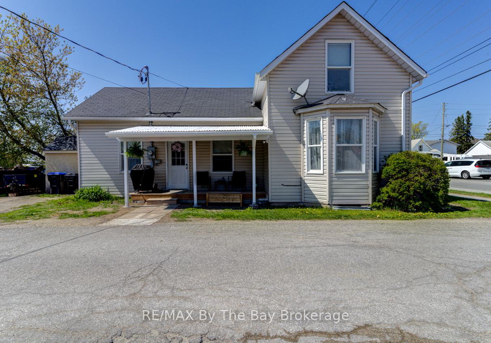 8-yonge-street-n-springwater-ontario-s12377965