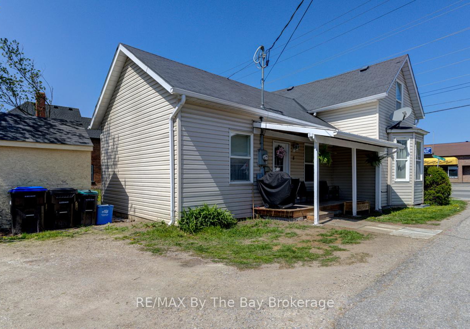 8-yonge-street-n-springwater-ontario-s12377965