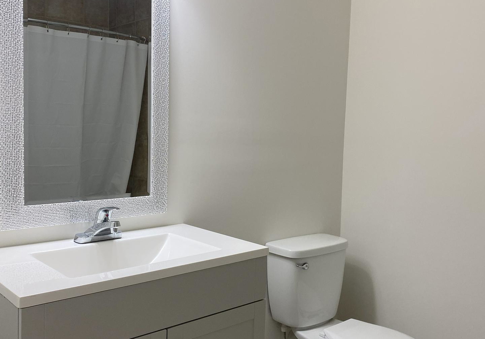 16-white-crescent-barrie-ontario-s12378804