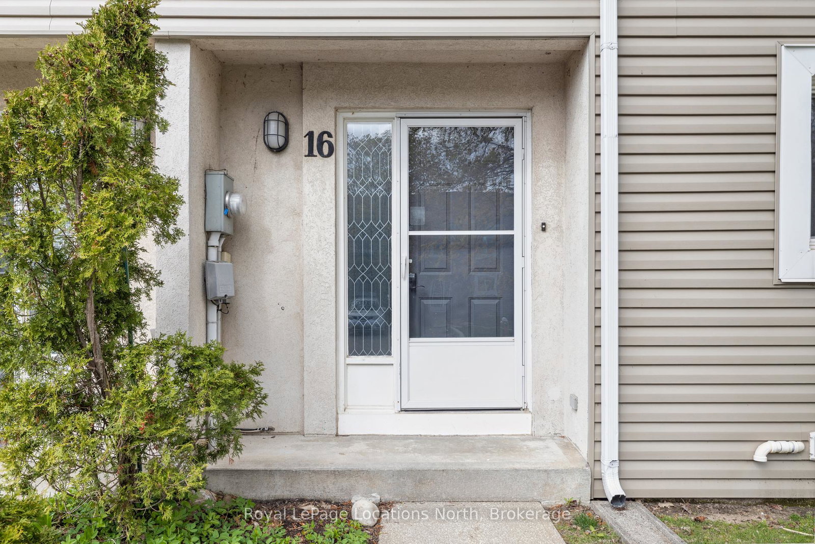 15-watts-crescent-collingwood-ontario-s12380317