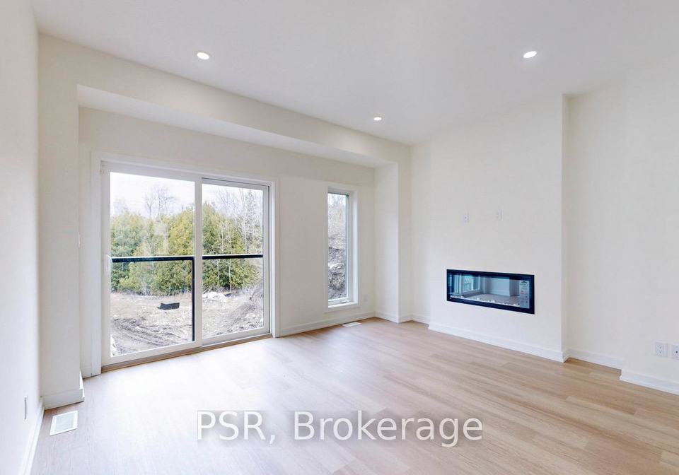winters-crescent-collingwood-ontario-s12384590