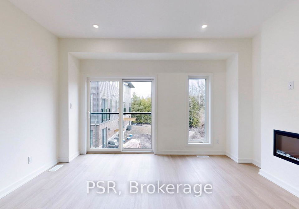 winters-crescent-collingwood-ontario-s12384590