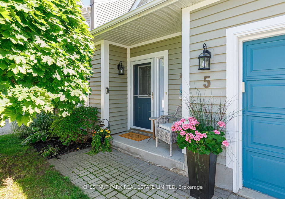 5-cranberry-surf-collingwood-ontario-s12388723
