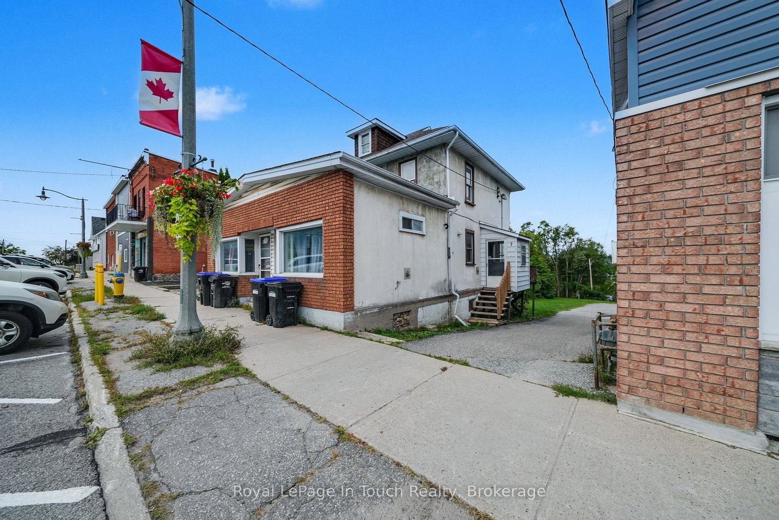 7-robert-street-w-penetanguishene-ontario-s12392982