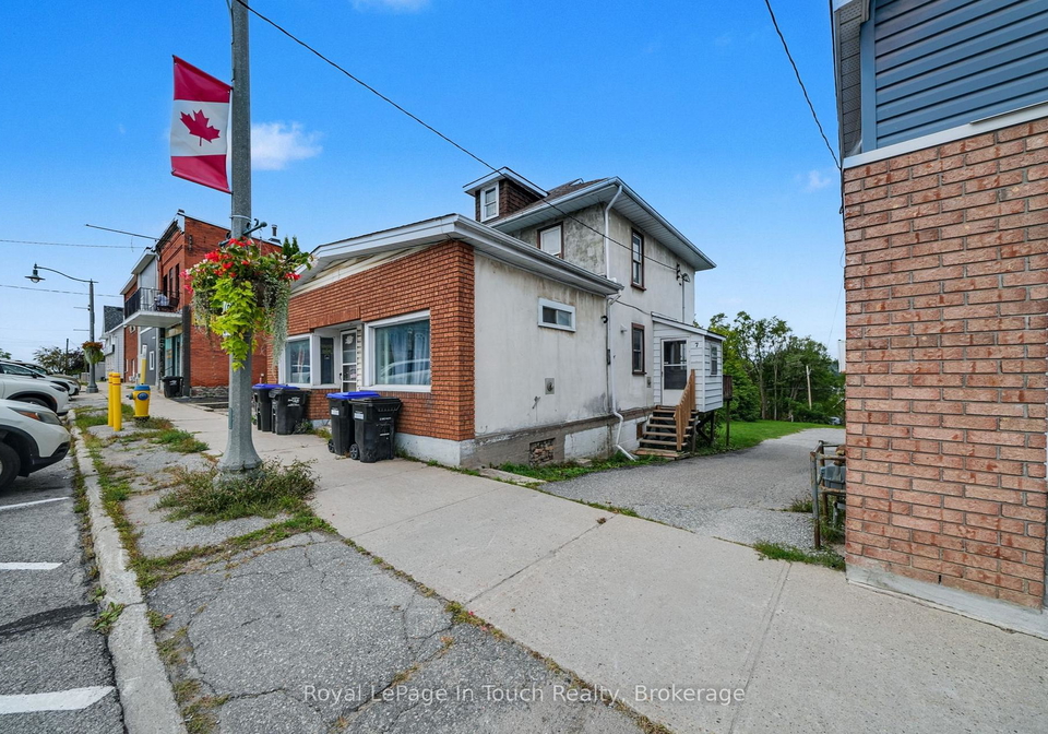 7-robert-street-w-penetanguishene-ontario-s12392982