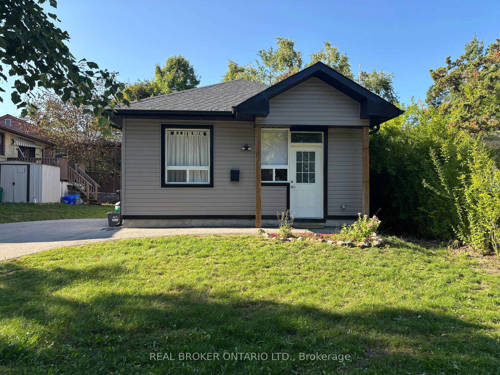 1-vine-street-barrie-ontario-s12393595
