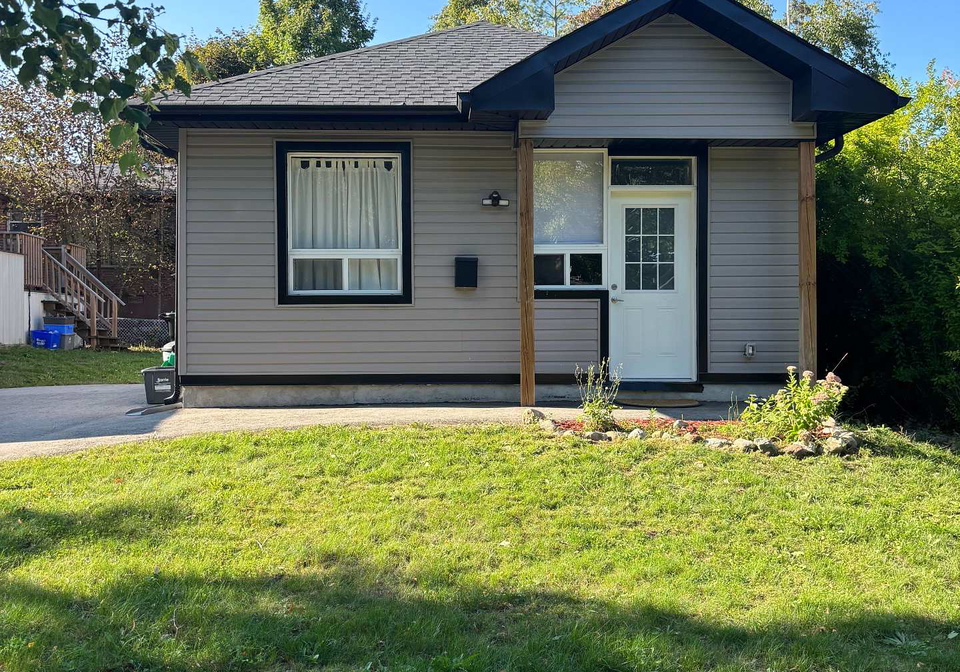 1-vine-street-barrie-ontario-s12393595