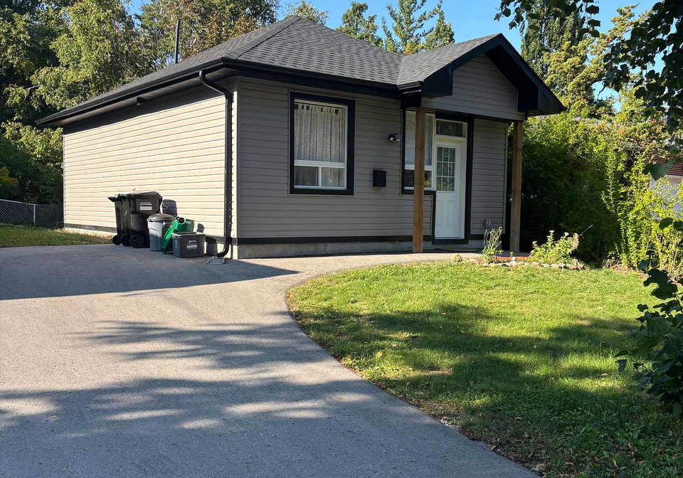 1-vine-street-barrie-ontario-s12393595