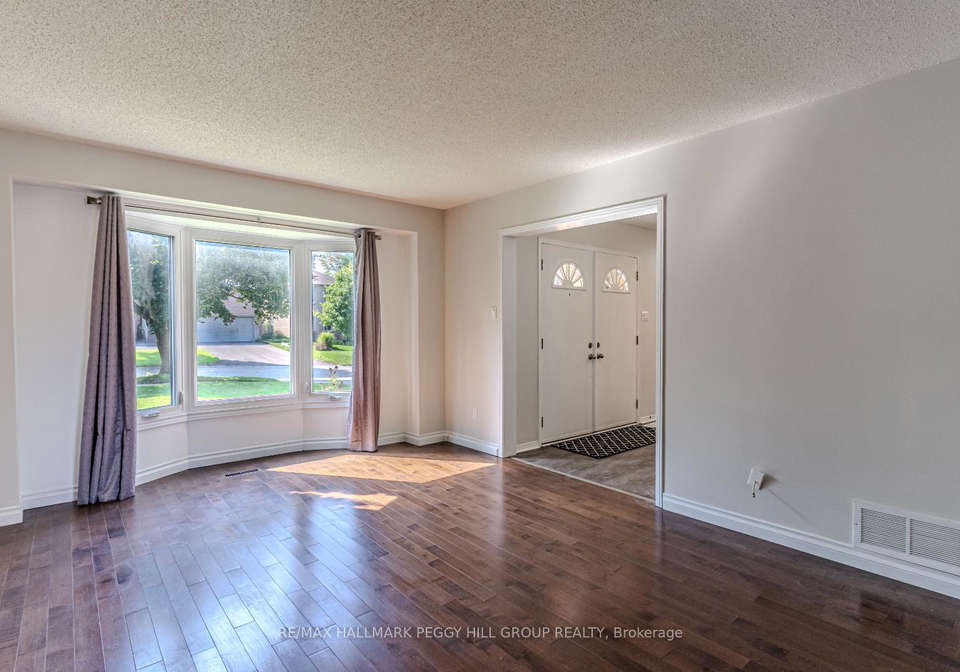16-autumn-lane-barrie-ontario-s12398045