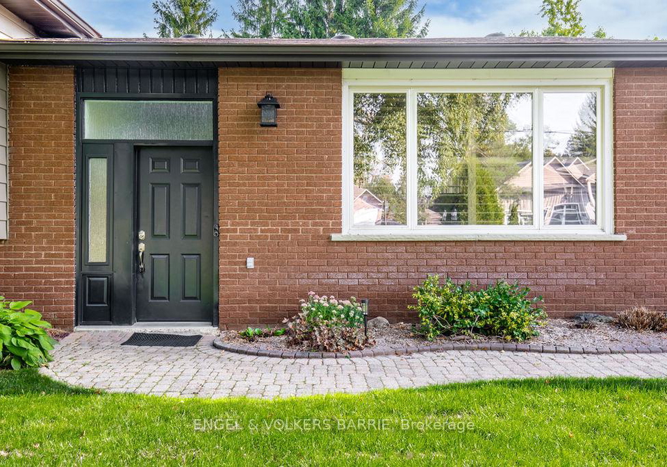 1243-st-vincent-street-springwater-ontario-s12399730